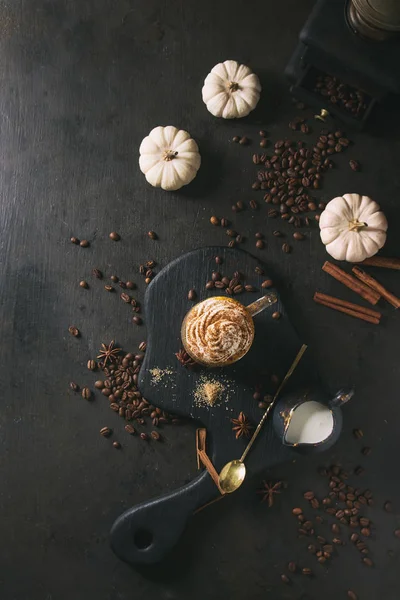 Sklenice dýňové latte — Stock fotografie