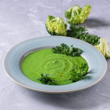 Vejetaryen brokoli çorbası