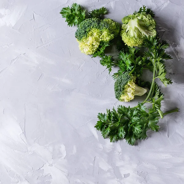 Tepelně neupravené petrželky a brokolice — Stock fotografie