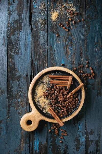 Granos de café y especias — Foto de Stock