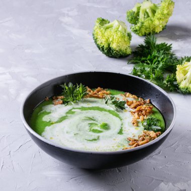 Vejetaryen brokoli çorbası