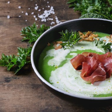 Vejetaryen brokoli çorbası