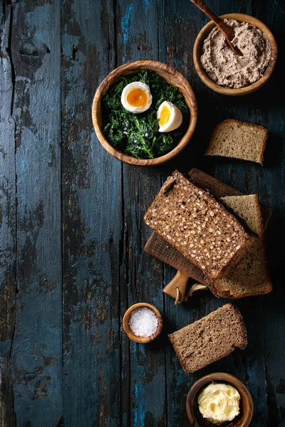 Petit déjeuner avec pain de seigle — Photo