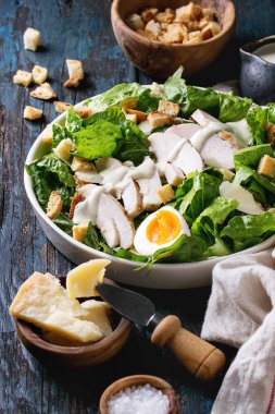 Klasik sezar salatası.