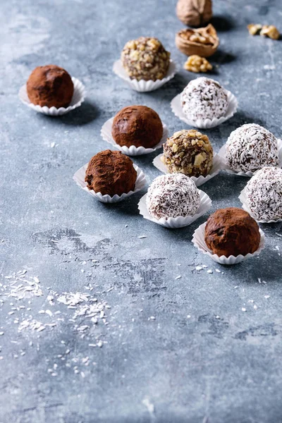 Trufas de chocolate hechas a mano — Foto de Stock