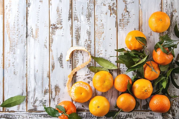 Clementines with leaves — Stock Photo, Image