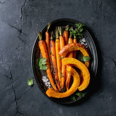 Kavrulmuş genç havuç ve kabak