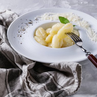 Kremalı patates gnocchi