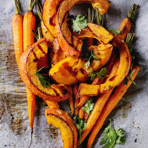 Zanahoria joven asada y calabaza —  Fotos de Stock