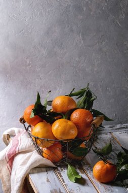 yaprakları ile clementines