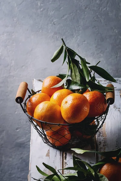 Clementines with leaves — Stock Photo, Image