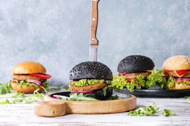 Ev yapımı hamburger çeşitli