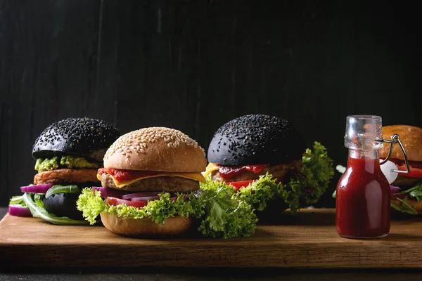 Variedad de hamburguesas caseras — Foto de Stock