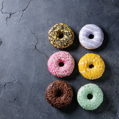 Renkli camlı çörek