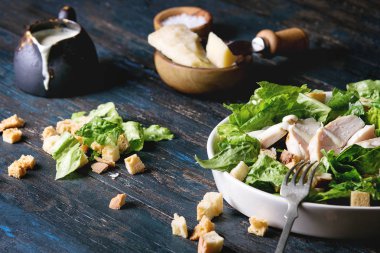 Klasik sezar salatası.