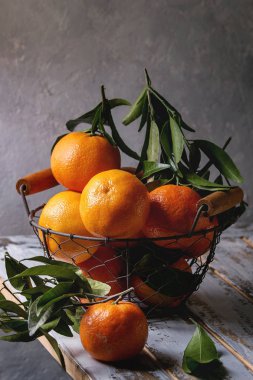 yaprakları ile clementines