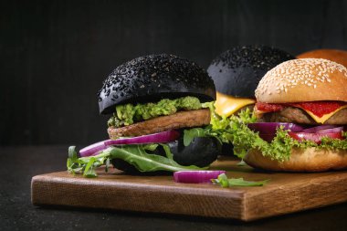 Ev yapımı hamburger çeşitli