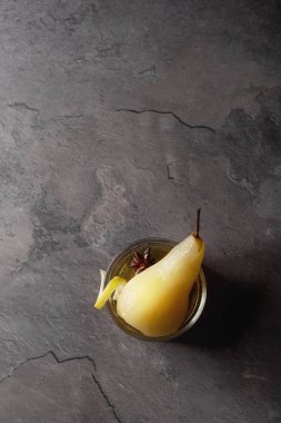 Armut şarabı içinde