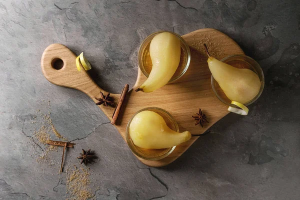 Birnen im Wein — Stockfoto