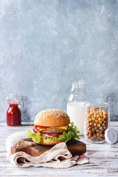 Hamburguesa casera de carne — Foto de Stock