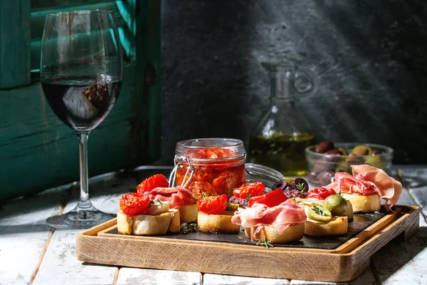 Tapas ou bruschetta — Fotografia de Stock