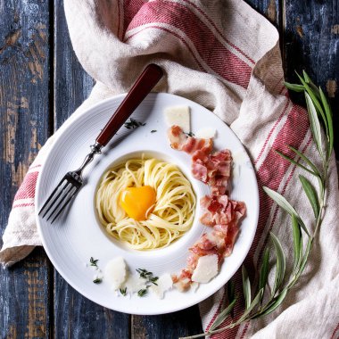 İtalyan makarna carbonara