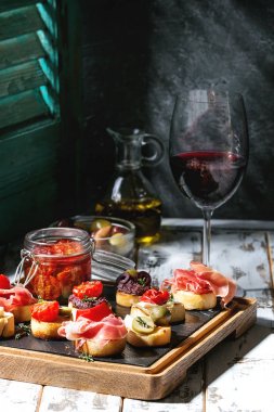 Tapas veya bruschetta