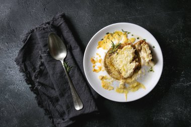 Geleneksel soğan çorbası