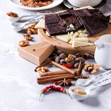 Sıcak çikolata için malzemeler