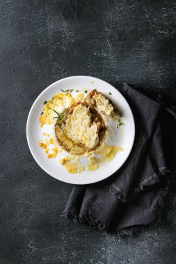 Geleneksel soğan çorbası