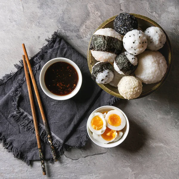 Bolas de arroz y huevos — Foto de Stock