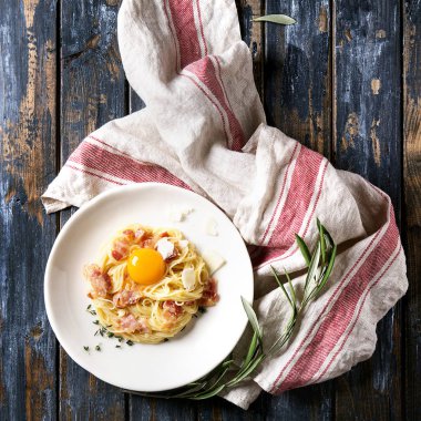 İtalyan makarna carbonara