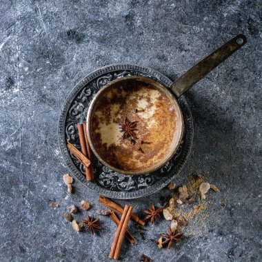 Masala chai malzemelerle