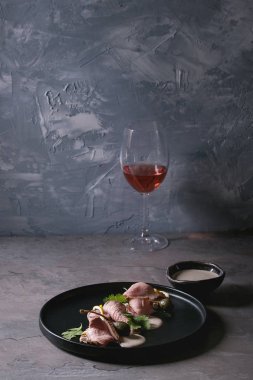 Ton balıklı sos vitello tonnato ile Dana