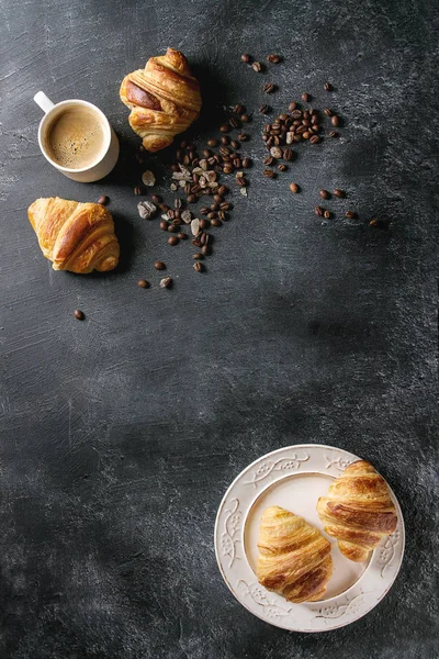 Croissants frescos assados — Fotografia de Stock