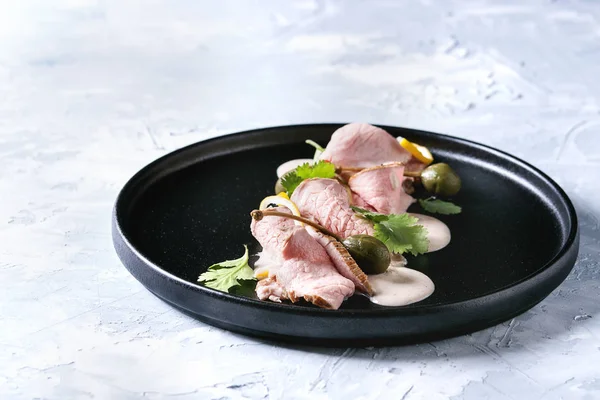 Cielęcina z tuńczyka sosem vitello tonnato — Zdjęcie stockowe