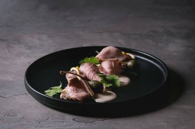 Ton balıklı sos vitello tonnato ile Dana