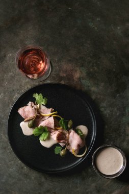 Ton balıklı sos vitello tonnato ile Dana