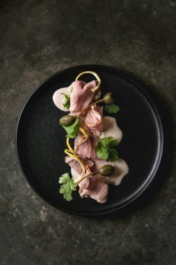 Ton balıklı sos vitello tonnato ile Dana