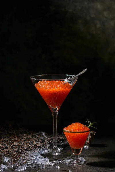 Vaso de caviar rojo —  Fotos de Stock