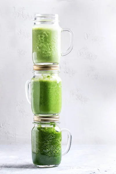 Verscheidenheid van groene smoothie — Stockfoto