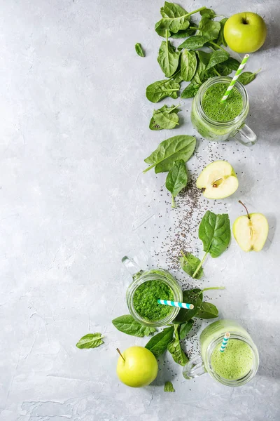 Verschiedene grüne Smoothies — Stockfoto