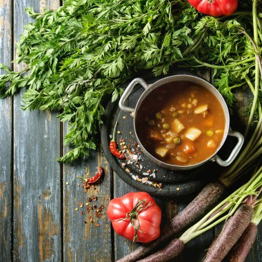 Havuç domates bezelye çorbası