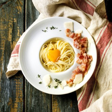 İtalyan makarna carbonara