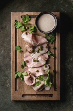 Ton balıklı sos vitello tonnato ile Dana