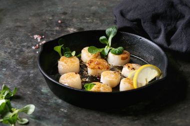 Tereyağı soslu kızarmış istiridye.