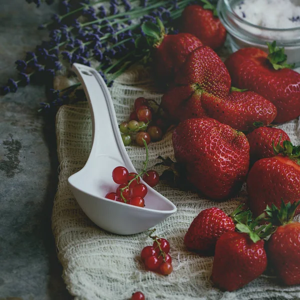 Aardbeien voor jam — Stockfoto