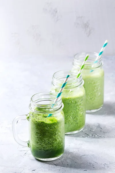 Mängd grön smoothie — Stockfoto