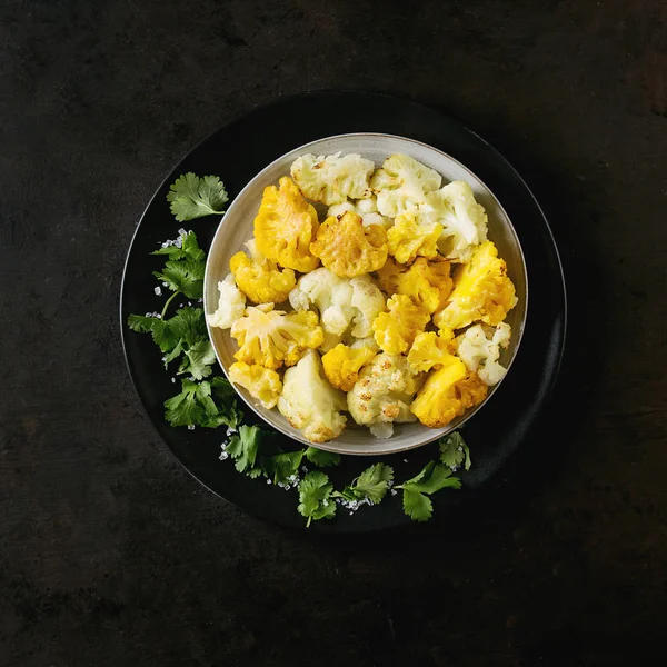 Beyaz ve sarı karnabahar graten