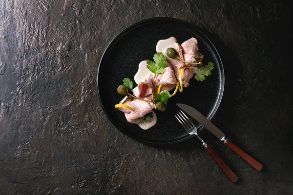 Tonhal mártással vitello tonnato borjúhús — Stock Fotó